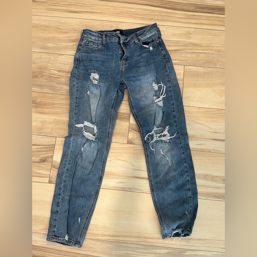 Loose fitting ripped jeans
